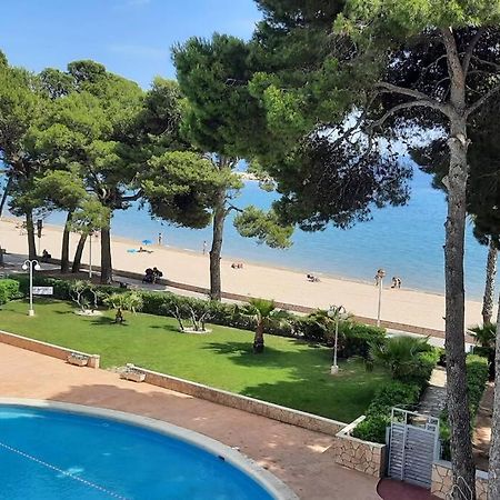 Apartamento con piscina, en primera línia de mar. Cambrils Exterior foto